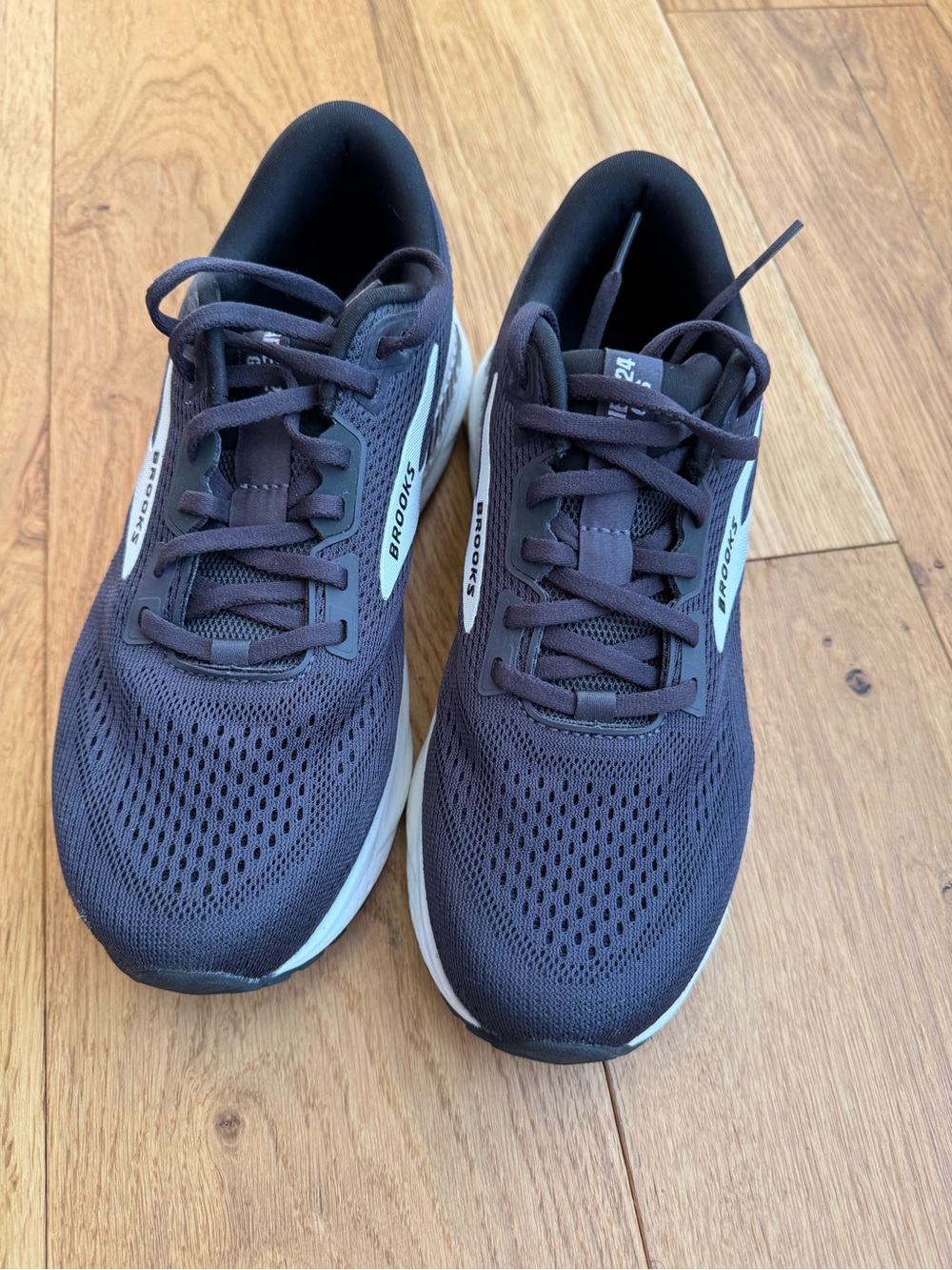 Brooks Ariel GTS 24 size 9 like new